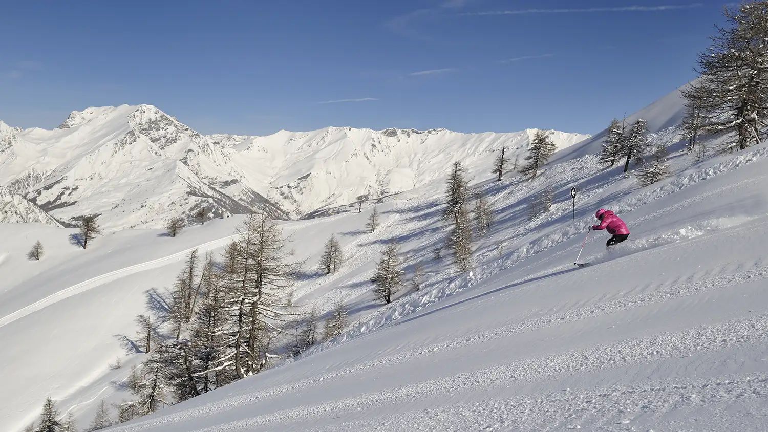 Skifahrer in Bardonecchia, günstigstes nicht-französisches Skigebiet im Vergleich