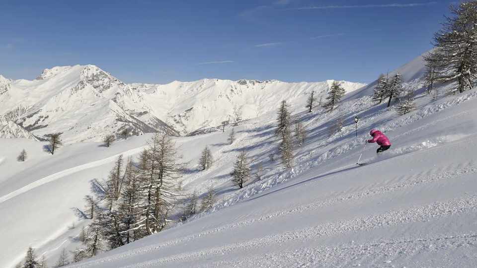 Skifahrer in Bardonecchia, günstigstes nicht-französisches Skigebiet im Vergleich