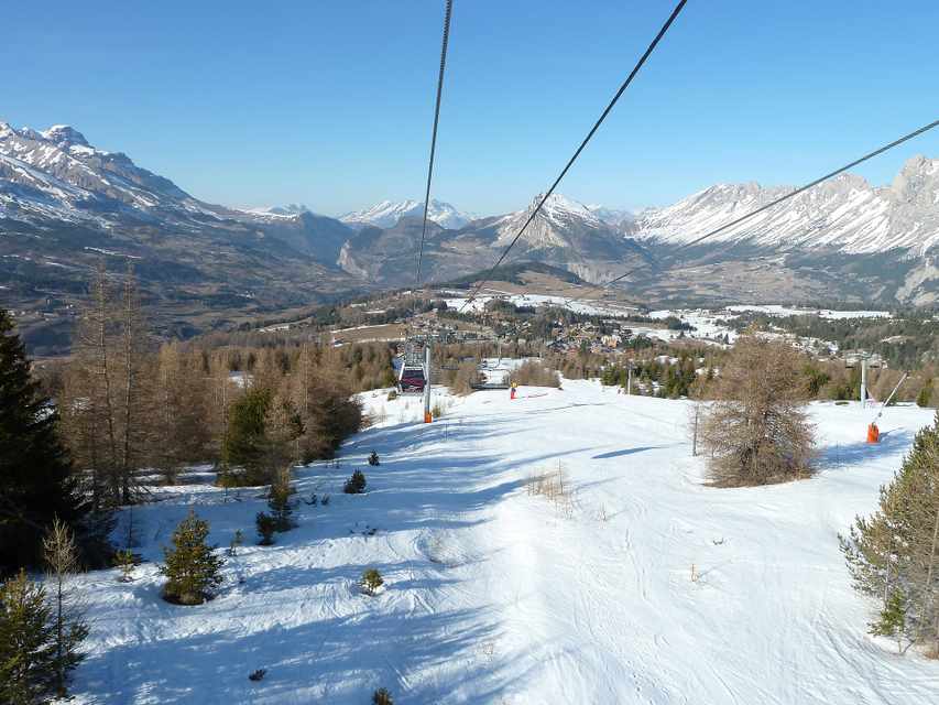 Ski pistes and mountain view at La Joue du Loup in Le Dévoluy