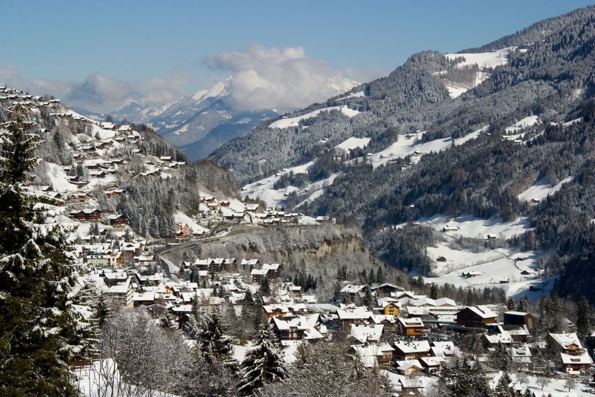 Snow-covered village and mountains in Les Portes du Soleil