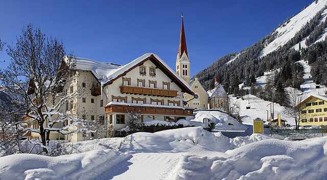 NYE in the Swiss Alps – 7 nights in the Jungfrau Region with half board and ski pass included for €1,191 per person.